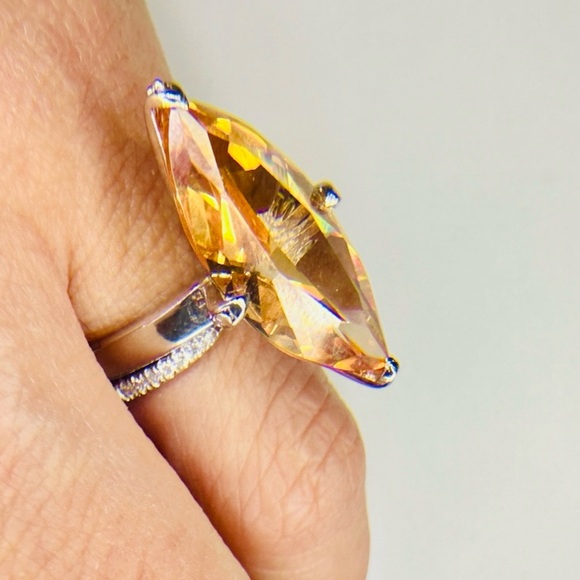 $1015 Size 4.5 WWAKE White Gold & Diamond Open Slice Ring - Picture 10 of 13